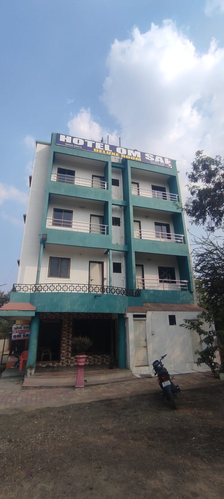 OM SAI HOTEL - Lobby